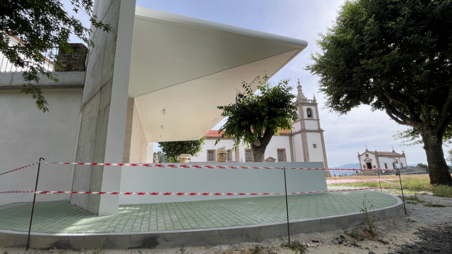 Altar ilegal em Balugães: Câmara avança para interdição da obra que deixou concluir s...