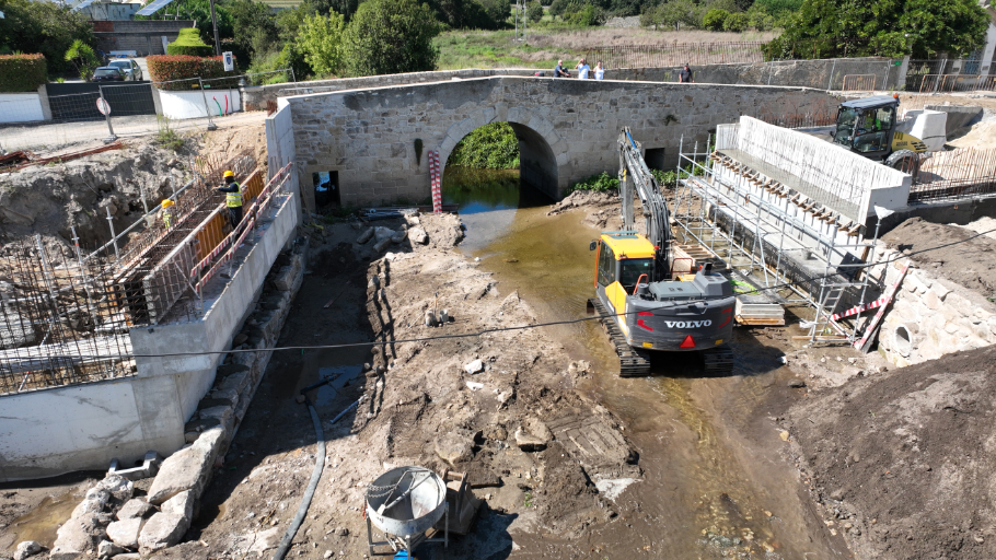 Câmara falha mais um prazo e ponte sobre o ribeiro das Pontes continua sem fim à vista...